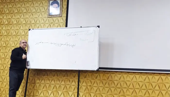 تدریس دکتر احمد میرابی در کلاس درس کارآفرینی دانشگاه تهران