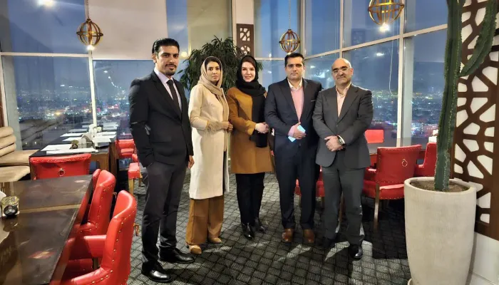 دکتر احمد میرابی به همراه دوستان خود بعد از جلسه کوچینگ مدیران