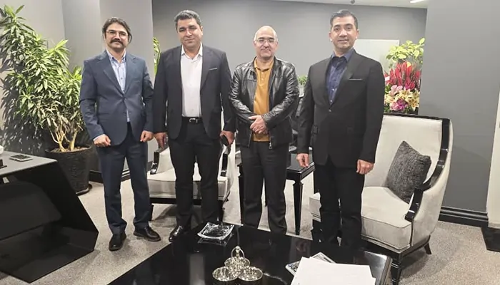 دکتر احمد میرابی در جلسه مشاوره برندسازی