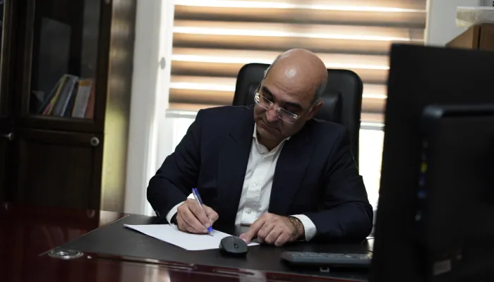 دکتر احمد میرابی، سردبیر تحریریه سایت دکتر میرابی و متخصص استراتژی برند و رشد سازمانی