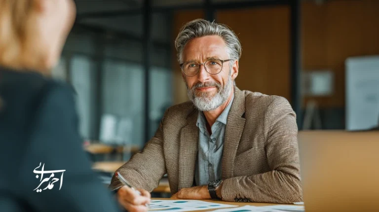 Iranian business manager in a coaching session strengthening 10 essential management skills such as leadership, strategic decision-making and emotional intelligence