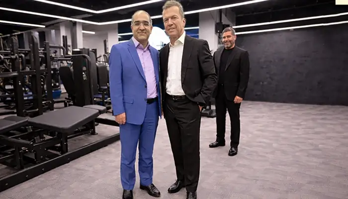 تصویر دکتر احمد میرابی به همراه لوتار ماتئوس